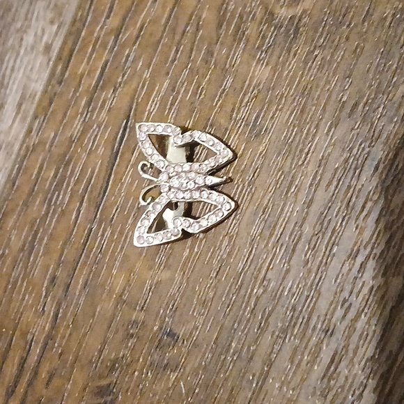 Jewelry - Butterfly pin